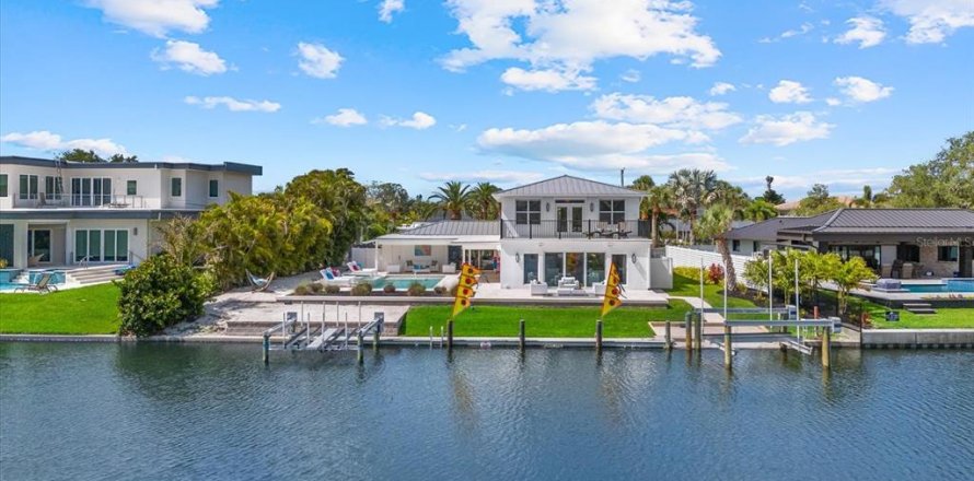 House in Sarasota, Florida 4 bedrooms, 386.57 sq.m. № 2215916