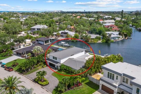 House in Sarasota, Florida 4 bedrooms, 386.57 sq.m. № 2215916 - photo 9