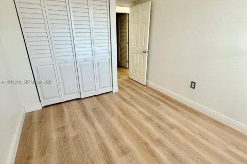 Townhouse in Hialeah, Florida 3 bedrooms, 101.54 sq.m. № 2040512 - photo 7