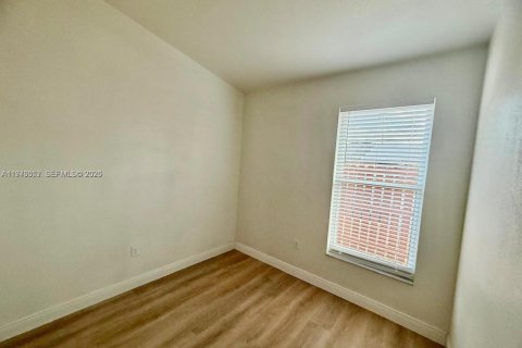 Townhouse in Hialeah, Florida 3 bedrooms, 101.54 sq.m. № 2040512 - photo 8