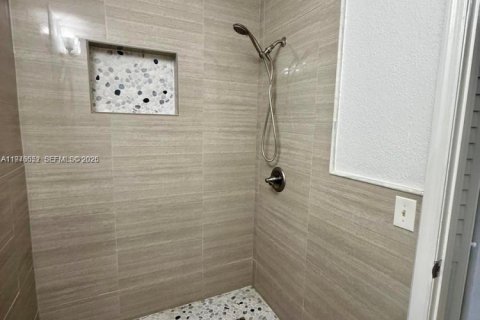 Townhouse in Hialeah, Florida 3 bedrooms, 101.54 sq.m. № 2040512 - photo 3