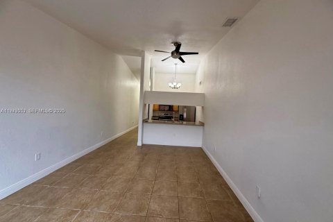 Townhouse in Hialeah, Florida 3 bedrooms, 101.54 sq.m. № 2040512 - photo 5