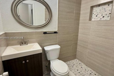 Townhouse in Hialeah, Florida 3 bedrooms, 101.54 sq.m. № 2040512 - photo 12