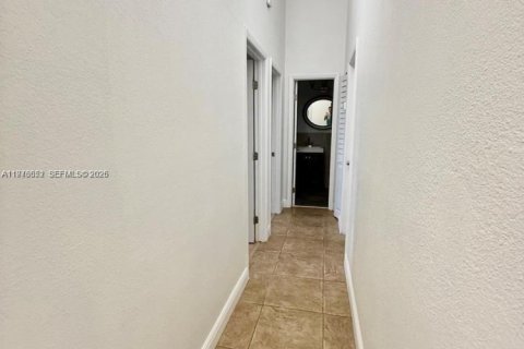 Townhouse in Hialeah, Florida 3 bedrooms, 101.54 sq.m. № 2040512 - photo 15