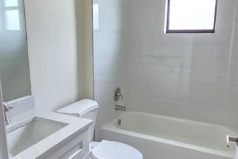 House in Palm Bay, Florida 4 bedrooms, 209.03 sq.m. № 1630989 - photo 13