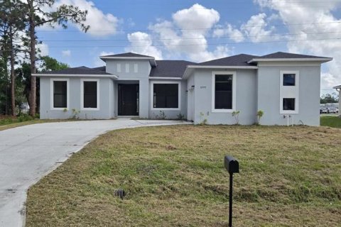House in Palm Bay, Florida 4 bedrooms, 209.03 sq.m. № 1630989 - photo 1