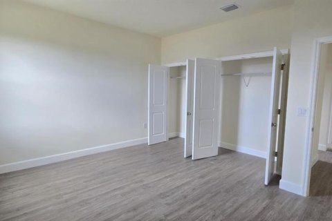 House in Palm Bay, Florida 4 bedrooms, 209.03 sq.m. № 1630989 - photo 15