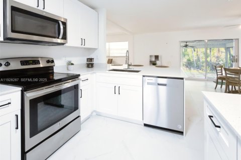 Casa en venta en Coral Springs, Florida, 4 dormitorios, 185.71 m2 № 1988336 - foto 6