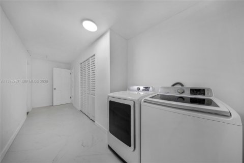 Casa en venta en Coral Springs, Florida, 4 dormitorios, 185.71 m2 № 1988336 - foto 23