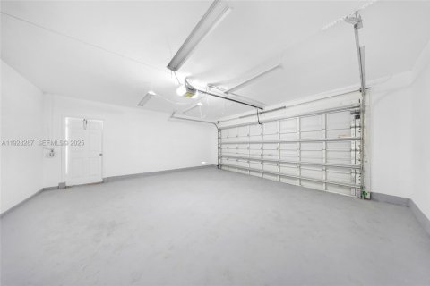 Casa en venta en Coral Springs, Florida, 4 dormitorios, 185.71 m2 № 1988336 - foto 24