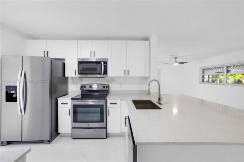 Casa en venta en Coral Springs, Florida, 4 dormitorios, 185.71 m2 № 1988336 - foto 7