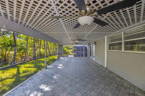 Casa en venta en Coral Springs, Florida, 4 dormitorios, 185.71 m2 № 1988336 - foto 21