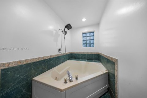 Casa en venta en Coral Springs, Florida, 4 dormitorios, 185.71 m2 № 1988336 - foto 22