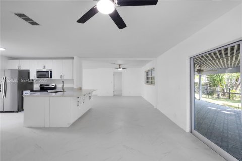 Casa en venta en Coral Springs, Florida, 4 dormitorios, 185.71 m2 № 1988336 - foto 10