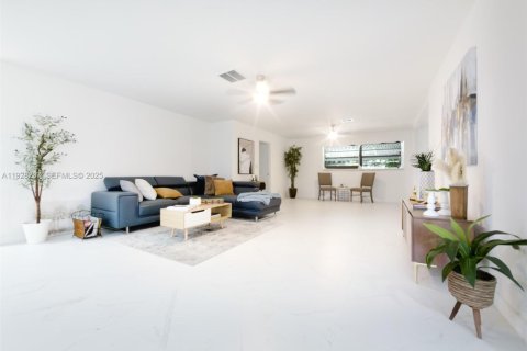 Casa en venta en Coral Springs, Florida, 4 dormitorios, 185.71 m2 № 1988336 - foto 3