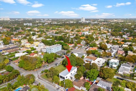 House in Miami, Florida 5 bedrooms № 1812296 - photo 11