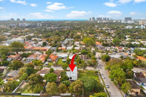 House in Miami, Florida 5 bedrooms № 1812296 - photo 16