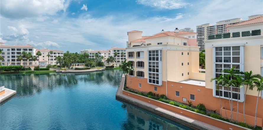 Condo in Key Biscayne, Florida, 3 bedrooms  № 2185802