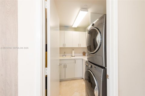 Condo in Key Biscayne, Florida, 3 bedrooms  № 2185802 - photo 24