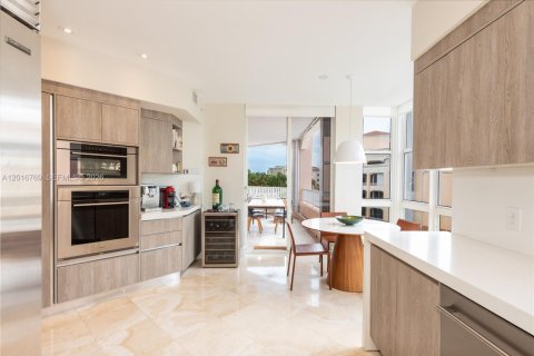 Condo in Key Biscayne, Florida, 3 bedrooms  № 2185802 - photo 15