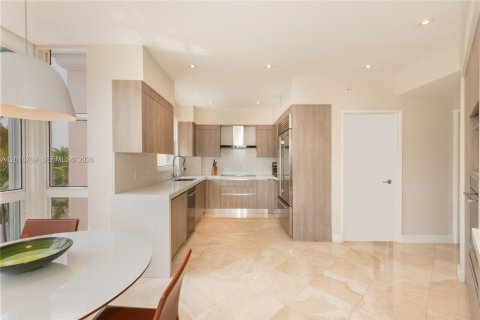 Condo in Key Biscayne, Florida, 3 bedrooms  № 2185802 - photo 17