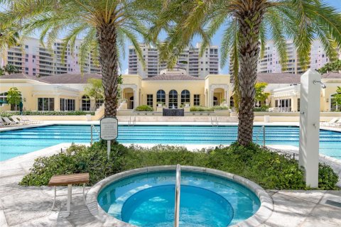 Condo in Key Biscayne, Florida, 3 bedrooms  № 2185802 - photo 28