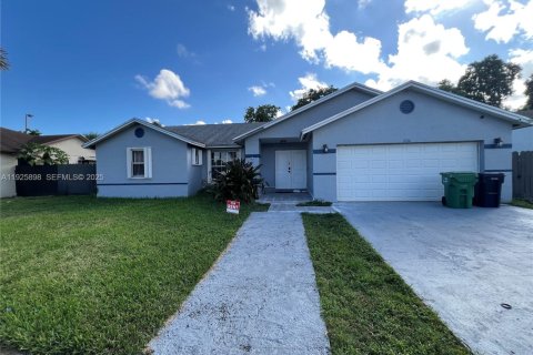 House in Homestead, Florida 3 bedrooms, 164.34 sq.m. № 1984438 - photo 2