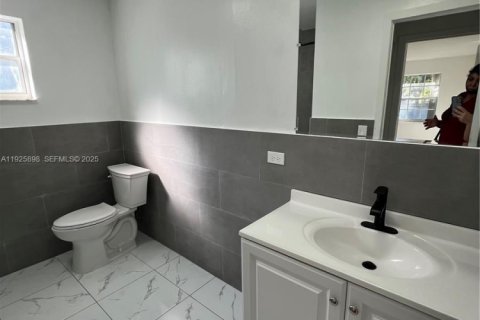 House in Homestead, Florida 3 bedrooms, 164.34 sq.m. № 1984438 - photo 11