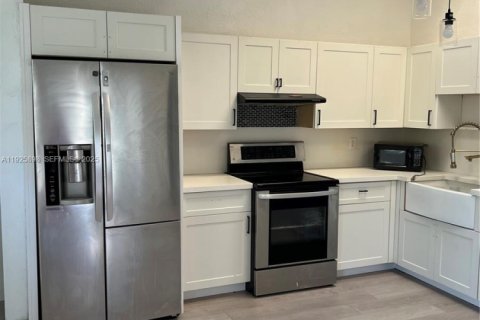 House in Homestead, Florida 3 bedrooms, 164.34 sq.m. № 1984438 - photo 20