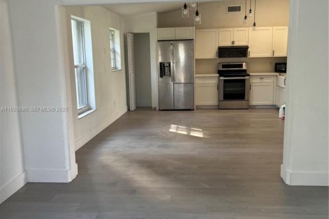 House in Homestead, Florida 3 bedrooms, 164.34 sq.m. № 1984438 - photo 8