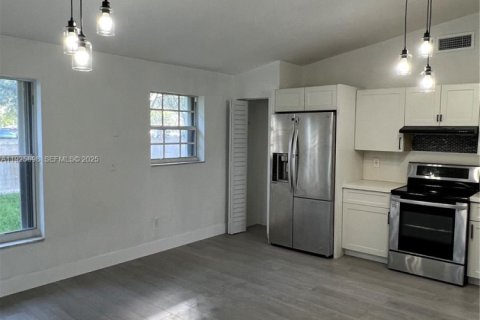 House in Homestead, Florida 3 bedrooms, 164.34 sq.m. № 1984438 - photo 4