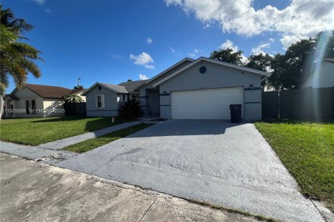 House in Homestead, Florida 3 bedrooms, 164.34 sq.m. № 1984438 - photo 1
