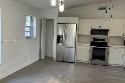 House in Homestead, Florida 3 bedrooms, 164.34 sq.m. № 1984438 - photo 9