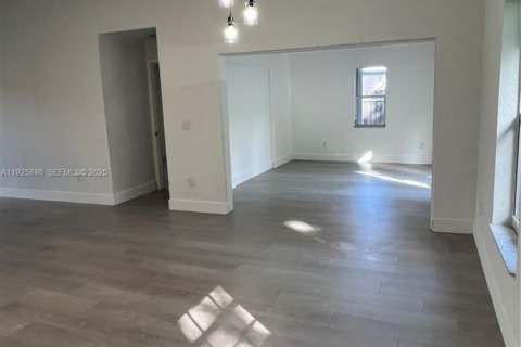 House in Homestead, Florida 3 bedrooms, 164.34 sq.m. № 1984438 - photo 6