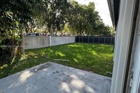 House in Homestead, Florida 3 bedrooms, 164.34 sq.m. № 1984438 - photo 23