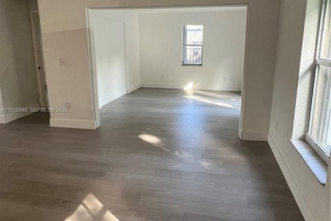 House in Homestead, Florida 3 bedrooms, 164.34 sq.m. № 1984438 - photo 5