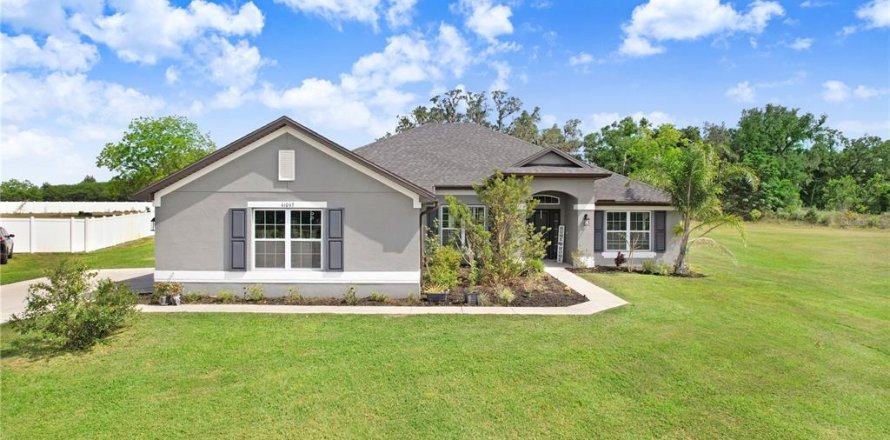 House in Dade City, Florida 4 bedrooms, 237.37 sq.m. № 1648770