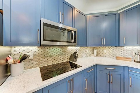 Townhouse in Apollo Beach, Florida 3 bedrooms, 218.32 sq.m. № 1821426 - photo 6