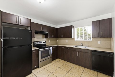 Apartamento en Miami Springs, Florida 2 dormitorios № 2050726