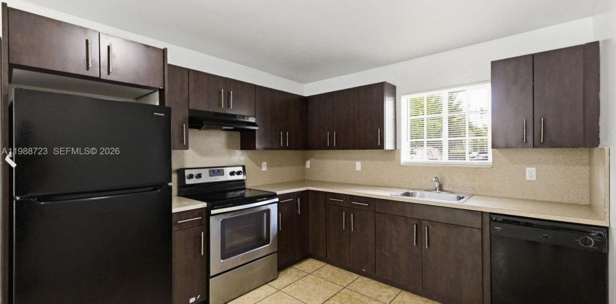 Apartamento en Miami Springs, Florida 2 dormitorios № 2050726