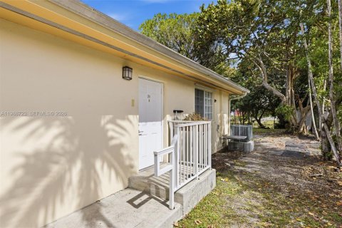 Apartamento en alquiler en Miami Springs, Florida, 2 dormitorios № 2050726 - foto 17