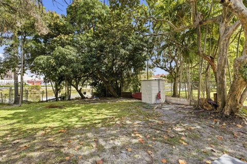 Apartamento en alquiler en Miami Springs, Florida, 2 dormitorios № 2050726 - foto 19