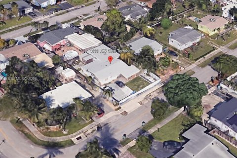 Casa en Oakland Park, Florida 3 dormitorios, 128.02 m2 № 2056021
