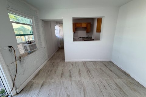 Propiedad comercial en alquiler en Hollywood, Florida, 330.92 m2 № 1975585 - foto 4