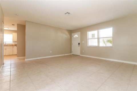 House in Seminole, Florida 4 bedrooms, 124.49 sq.m. № 1913961 - photo 2