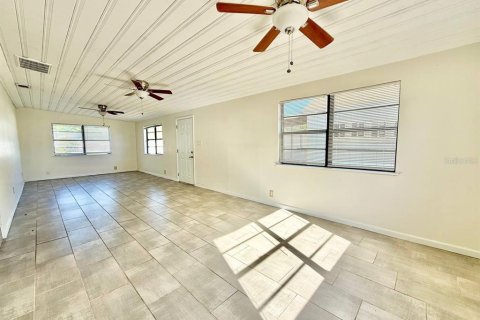 Villa ou maison à louer à Tampa, Floride: 3 chambres, 124.95 m2 № 2094341 - photo 10