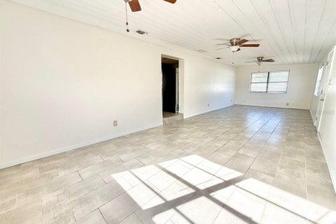 Villa ou maison à louer à Tampa, Floride: 3 chambres, 124.95 m2 № 2094341 - photo 11