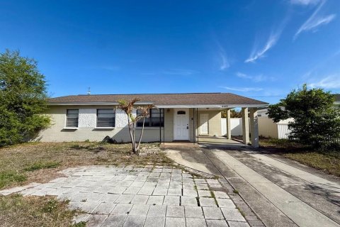 Villa ou maison à louer à Tampa, Floride: 3 chambres, 124.95 m2 № 2094341 - photo 2