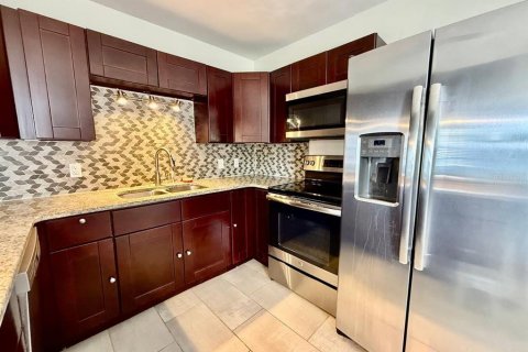 Villa ou maison à louer à Tampa, Floride: 3 chambres, 124.95 m2 № 2094341 - photo 9