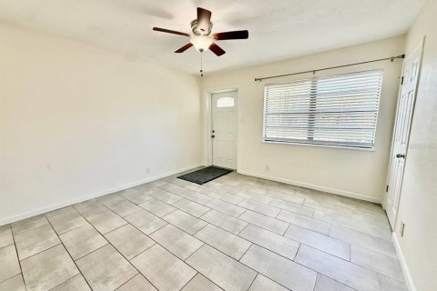 Villa ou maison à louer à Tampa, Floride: 3 chambres, 124.95 m2 № 2094341 - photo 6